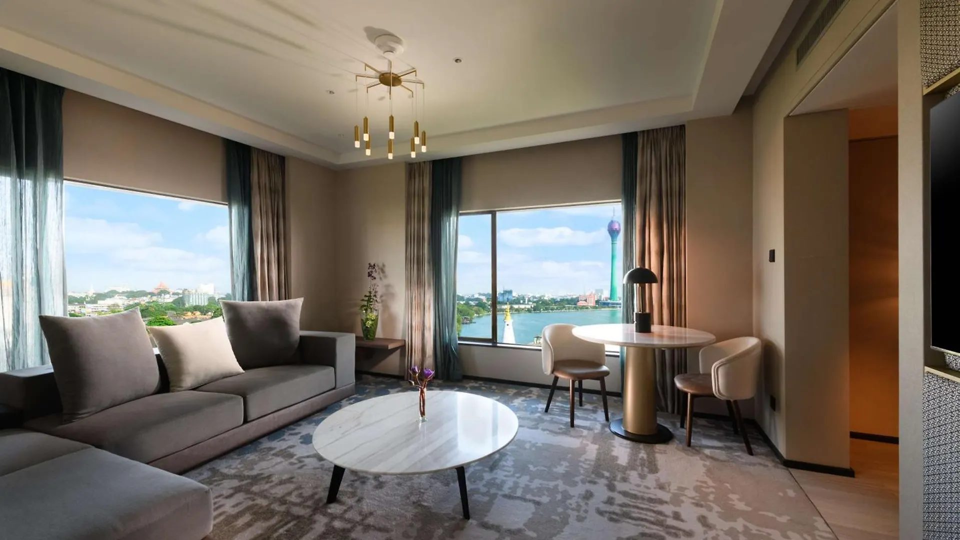 Hilton Colombo Hotel 5*,